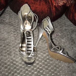I’m selling silver high heels